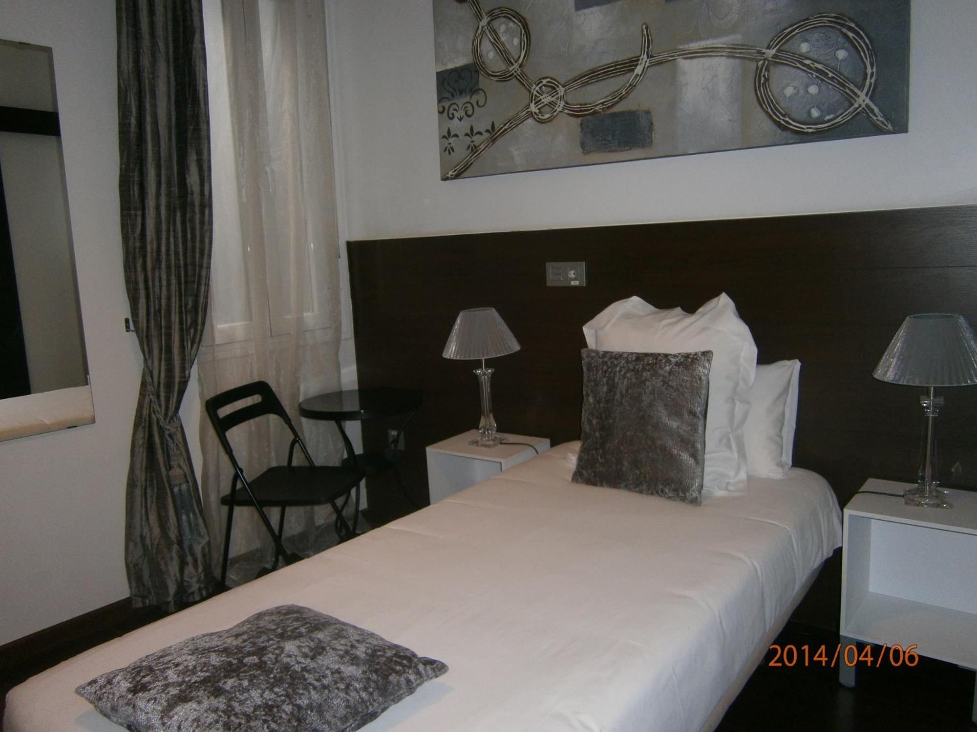 Thc Latina Hostel Madrid Oda fotoğraf
