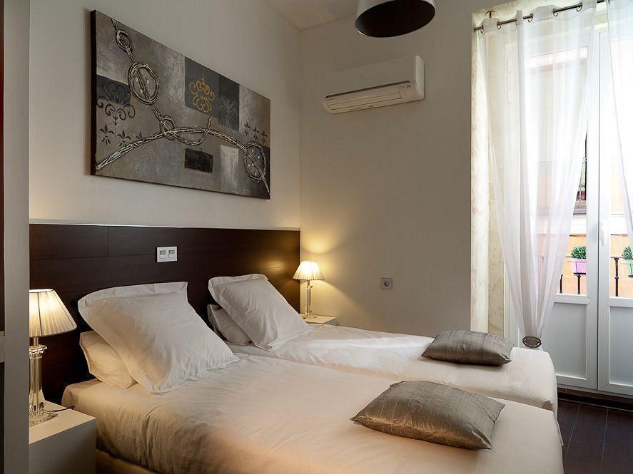 Thc Latina Hostel Madrid Dış mekan fotoğraf