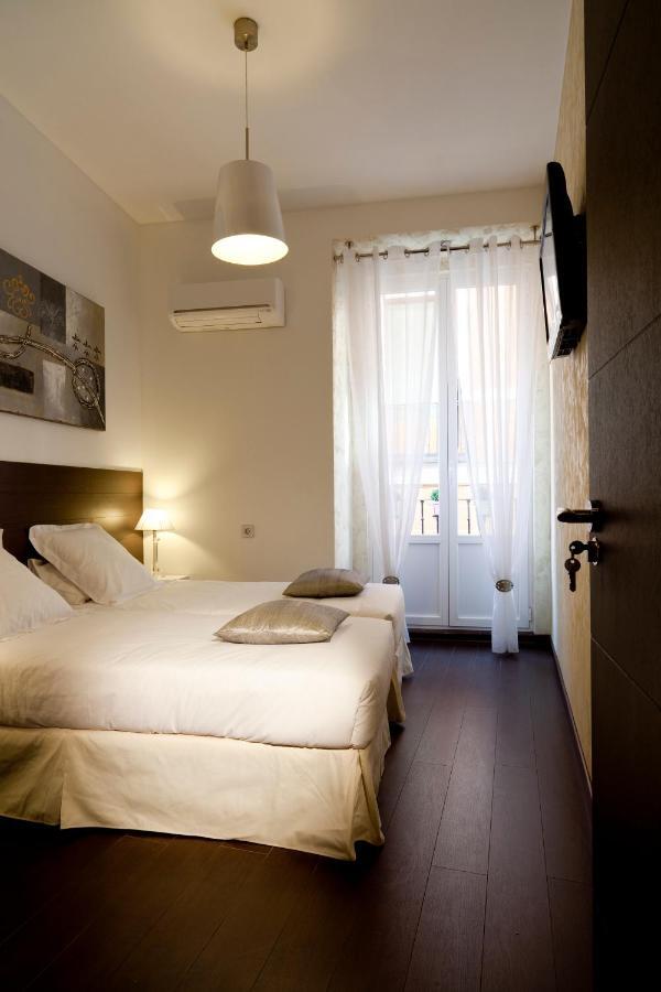 Thc Latina Hostel Madrid Dış mekan fotoğraf